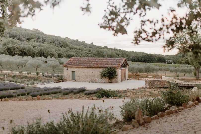 Un mariage coloré au Domaine de Valbonne dans le Gard - Photos : Clarisse et Johan - Blog mariage : La mariée aux pieds nus