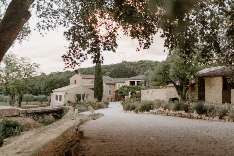 Un mariage coloré au Domaine de Valbonne dans le Gard - Photos : Clarisse et Johan - Blog mariage : La mariée aux pieds nus