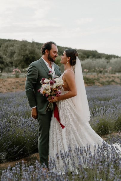 Un mariage coloré au Domaine de Valbonne dans le Gard - Photos : Clarisse et Johan - Blog mariage : La mariée aux pieds nus