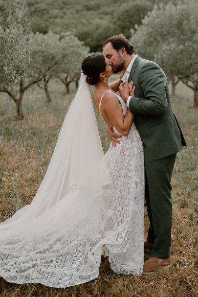 Un mariage coloré au Domaine de Valbonne dans le Gard - Photos : Clarisse et Johan - Blog mariage : La mariée aux pieds nus