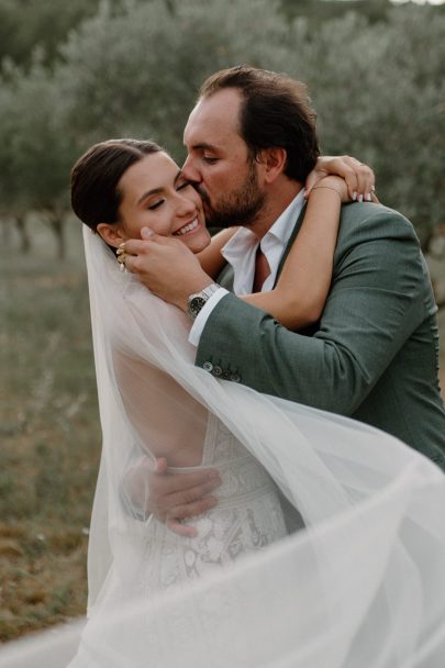 Un mariage coloré au Domaine de Valbonne dans le Gard - Photos : Clarisse et Johan - Blog mariage : La mariée aux pieds nus