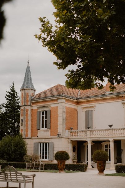 Un mariage coloré au Mas d'Arvieux en Provence - Photos : Juli Etta Photography - Blog mariage : La mariée aux pieds nus