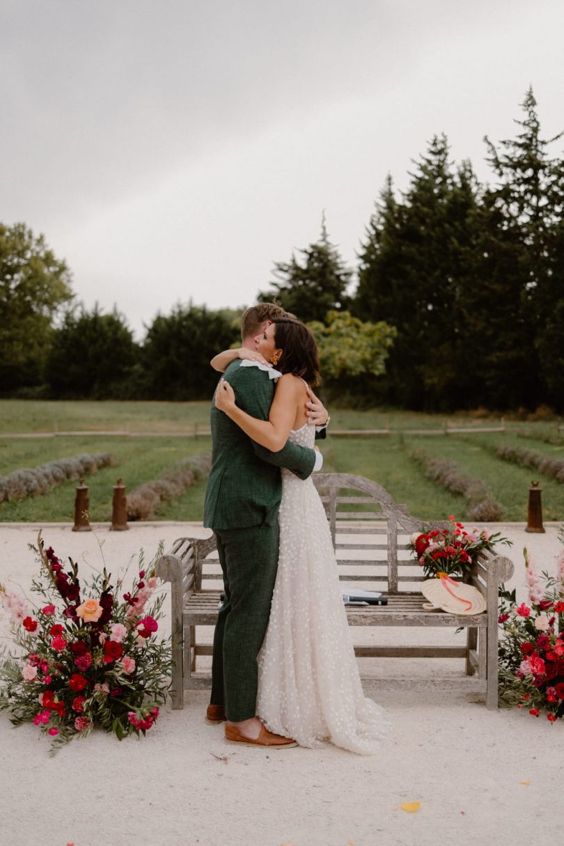 Un mariage coloré au Mas d'Arvieux en Provence - Photos : Juli Etta Photography - Blog mariage : La mariée aux pieds nus