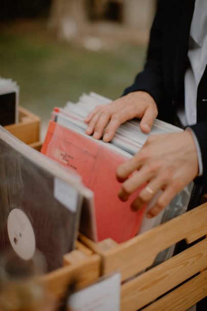 Un mariage coloré au Mas d'Arvieux en Provence - Photos : Juli Etta Photography - Blog mariage : La mariée aux pieds nus