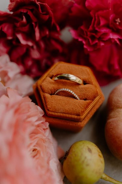 Un mariage coloré au Mas d'Arvieux en Provence - Photos : Juli Etta Photography - Blog mariage : La mariée aux pieds nus