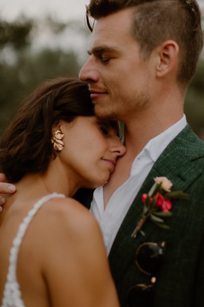 Un mariage coloré au Mas d'Arvieux en Provence - Photos : Juli Etta Photography - Blog mariage : La mariée aux pieds nus