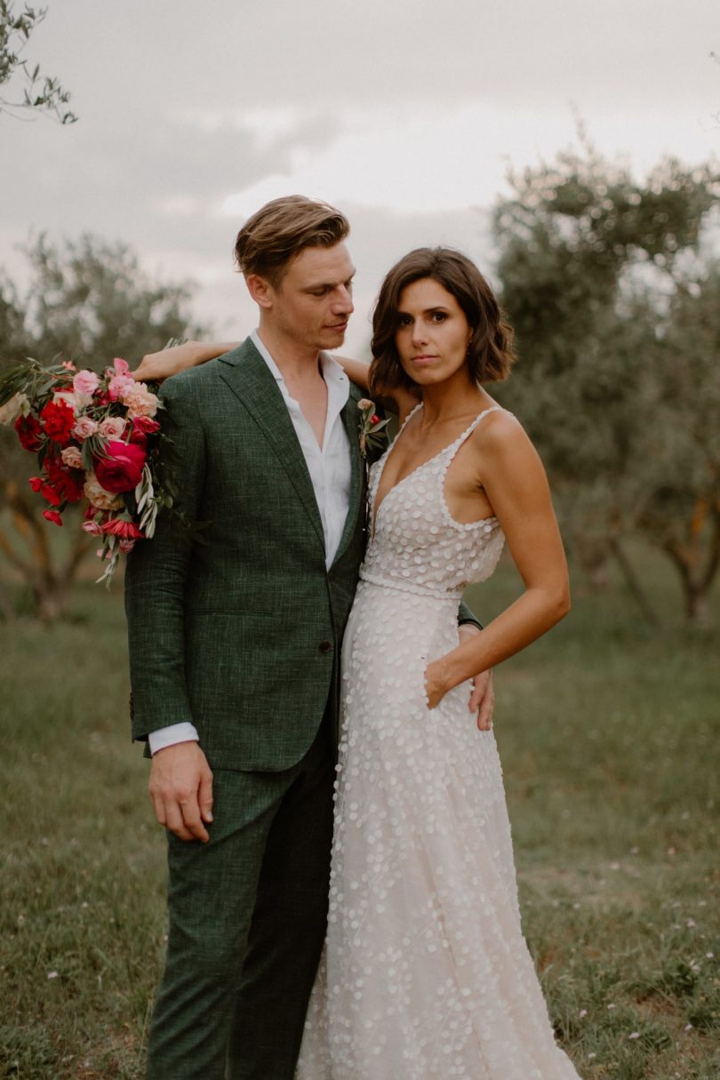 Un mariage coloré au Mas d'Arvieux en Provence - Photos : Juli Etta Photography - Blog mariage : La mariée aux pieds nus