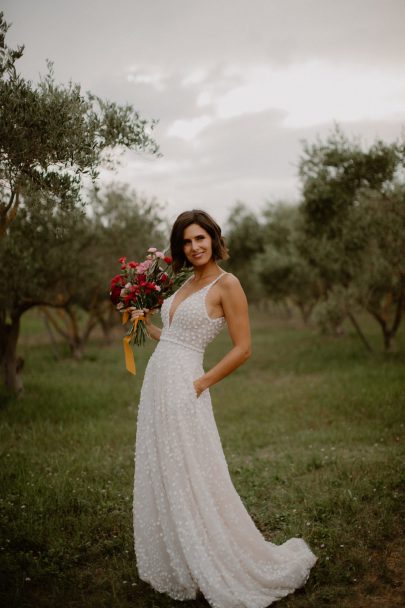 Un mariage coloré au Mas d'Arvieux en Provence - Photos : Juli Etta Photography - Blog mariage : La mariée aux pieds nus