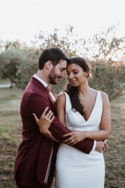 Un mariage coloré au Mas d'Arvieux en Provence - Photos : Soulpics - Blog mariage : La mariée aux pieds nus