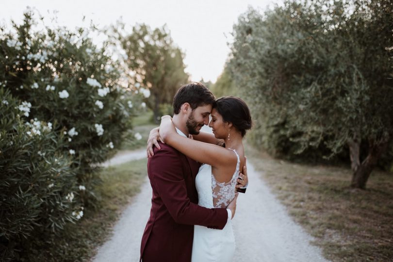 Un mariage coloré au Mas d'Arvieux en Provence - Photos : Soulpics - Blog mariage : La mariée aux pieds nus