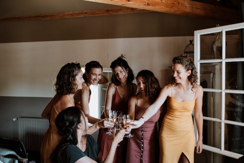 Un mariage coloré au Mas d'Arvieux en Provence - Photos : Soulpics - Blog mariage : La mariée aux pieds nus