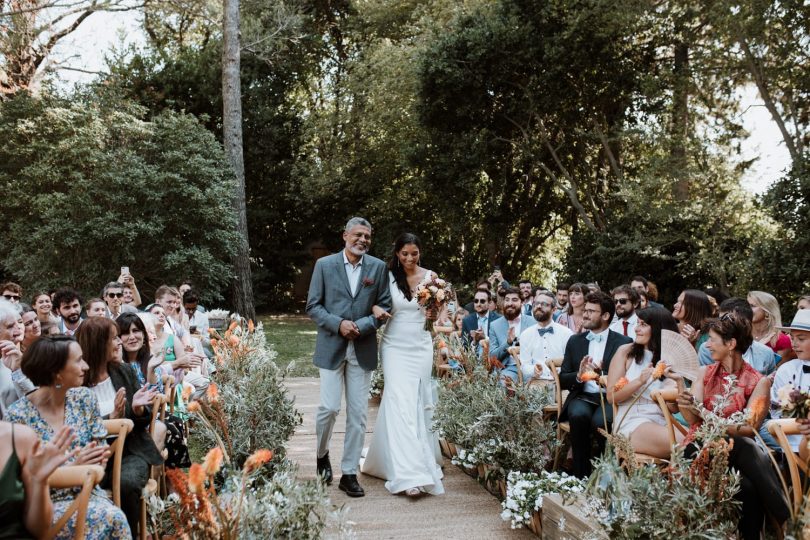 Un mariage coloré au Mas d'Arvieux en Provence - Photos : Soulpics - Blog mariage : La mariée aux pieds nus