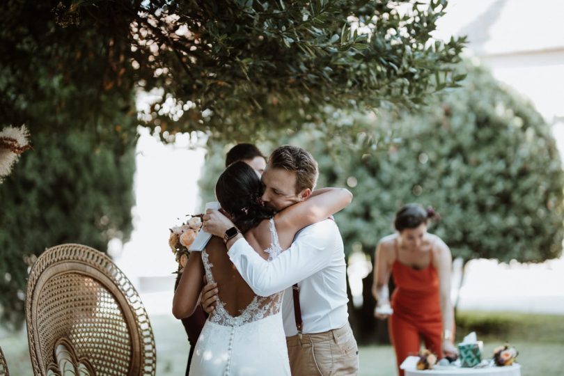 Un mariage coloré au Mas d'Arvieux en Provence - Photos : Soulpics - Blog mariage : La mariée aux pieds nus