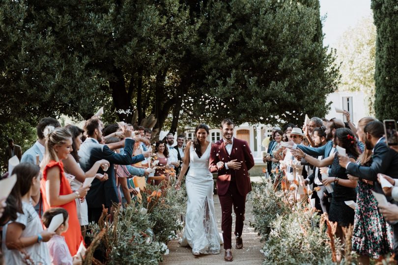 Un mariage coloré au Mas d'Arvieux en Provence - Photos : Soulpics - Blog mariage : La mariée aux pieds nus