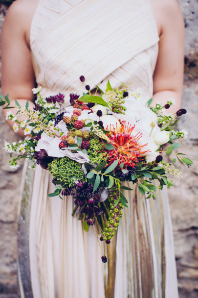 Un mariage coloré à l'Abbaye de Camon - Toulouse - A découvrir sur le blog mariage www.lamarieeauxepidsnus.com - Photos : Floriane Caux