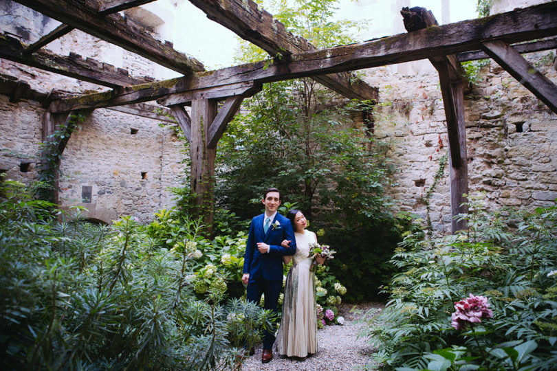 Un mariage coloré à l'Abbaye de Camon - Toulouse - A découvrir sur le blog mariage www.lamarieeauxepidsnus.com - Photos : Floriane Caux