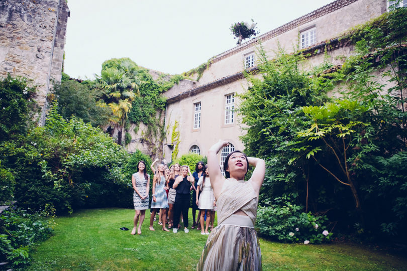 Un mariage coloré à l'Abbaye de Camon - Toulouse - A découvrir sur le blog mariage www.lamarieeauxepidsnus.com - Photos : Floriane Caux