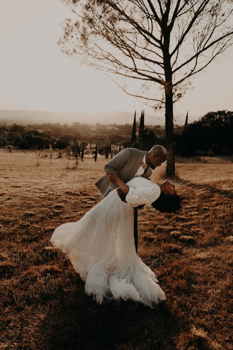 Un mariage au Comptoir Saint-Hilaire dans le Gard - Photos : Laurène and the Wolf - Blog mariage : La mariée aux pieds nus