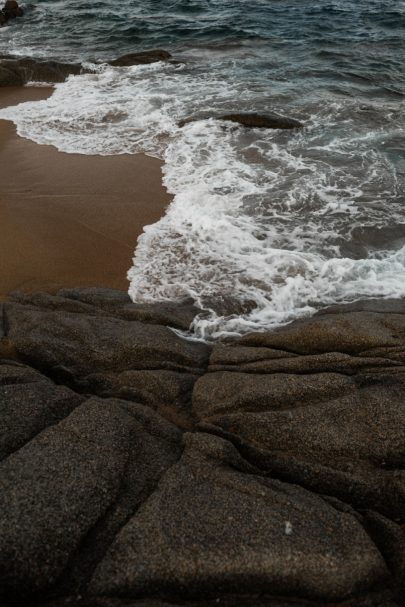 Un mariage sur une plage en Corse - Photos : Julien Navarre - Blog mariage : La mariée aux pieds nus