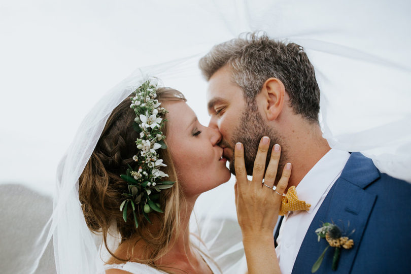 Un mariage coloré en Corse - A découvrir sur le blog mariage www.lamarieeauxpiedsnus.com - Photos : Karimage