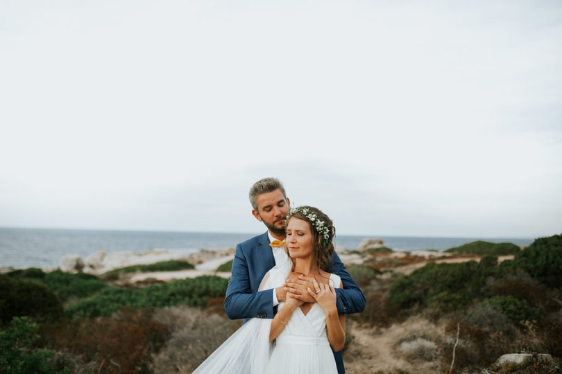 Un mariage coloré en Corse - A découvrir sur le blog mariage www.lamarieeauxpiedsnus.com - Photos : Karimage