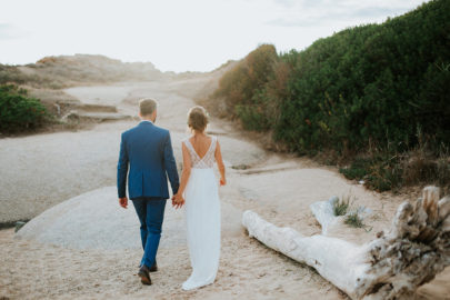 Un mariage coloré en Corse - A découvrir sur le blog mariage www.lamarieeauxpiedsnus.com - Photos : Karimage