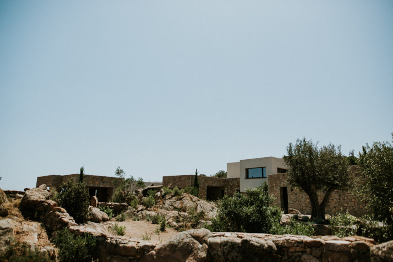 Un mariage à Porto Vecchio en Corse - A découvrir sur le blog mariage www.lamarieeauxpiedsnus.com - Photos : Coralie Lescieux