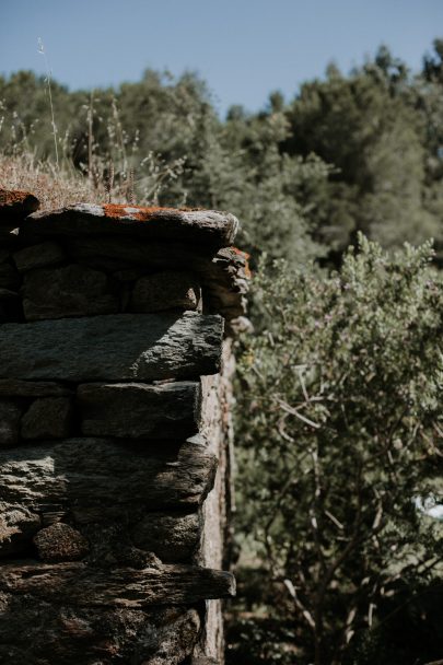 Un mariage naturel et végétal en Corse - Soul Pics Photographe - La mariée aux pieds nus