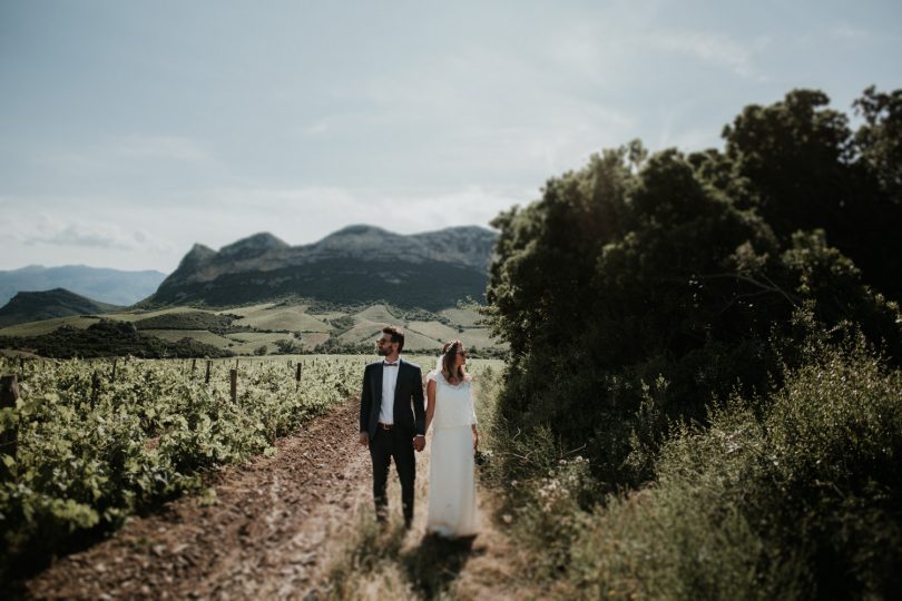 Un mariage naturel et végétal en Corse - Soul Pics Photographe - La mariée aux pieds nus