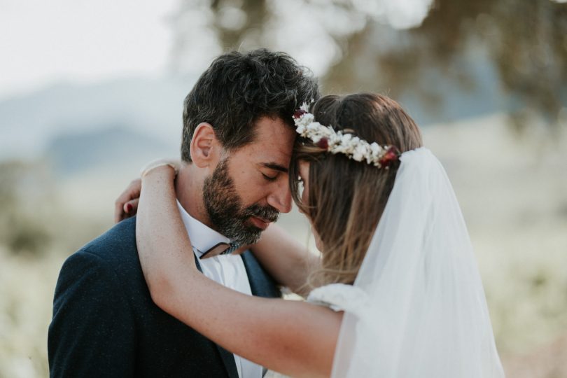 Un mariage naturel et végétal en Corse - Soul Pics Photographe - La mariée aux pieds nus