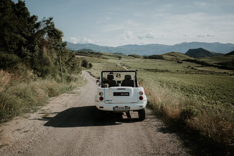 Un mariage naturel et végétal en Corse - Soul Pics Photographe - La mariée aux pieds nus