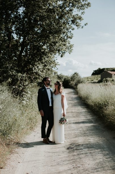 Un mariage naturel et végétal en Corse - Soul Pics Photographe - La mariée aux pieds nus