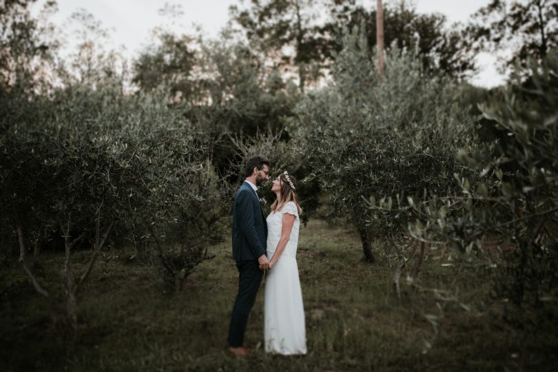 Un mariage naturel et végétal en Corse - Soul Pics Photographe - La mariée aux pieds nus