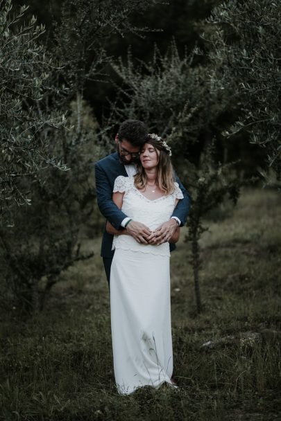 Un mariage naturel et végétal en Corse - Soul Pics Photographe - La mariée aux pieds nus