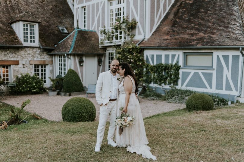 Un mariage pastel à La dîme de Giverny en Normandie - Photos : Madame B - Blog mariage : La mariée aux pieds nus