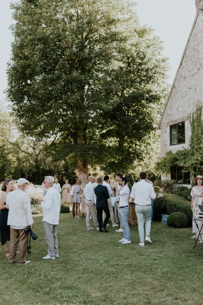 Un mariage pastel à La dîme de Giverny en Normandie - Photos : Madame B - Blog mariage : La mariée aux pieds nus