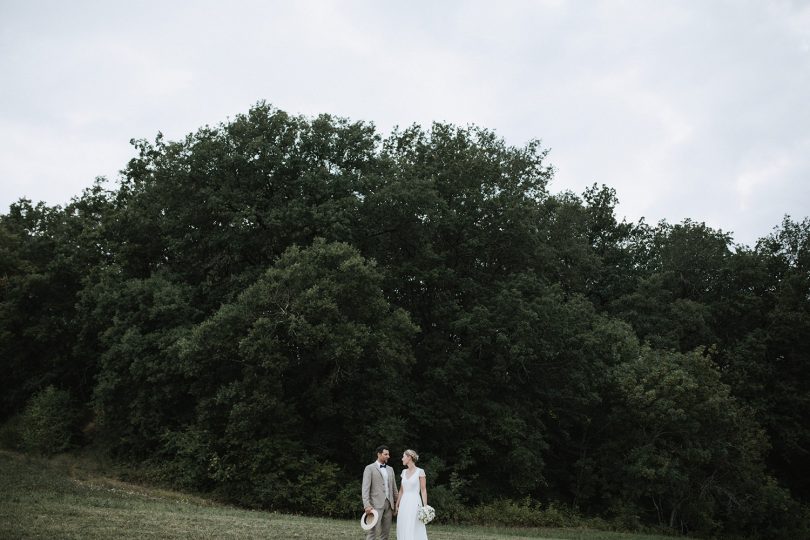 Un mariage au Domaine de Baulieu dans le Gers - Photos : NeuPap Photography - Blog mariage : La mariée aux pieds nus