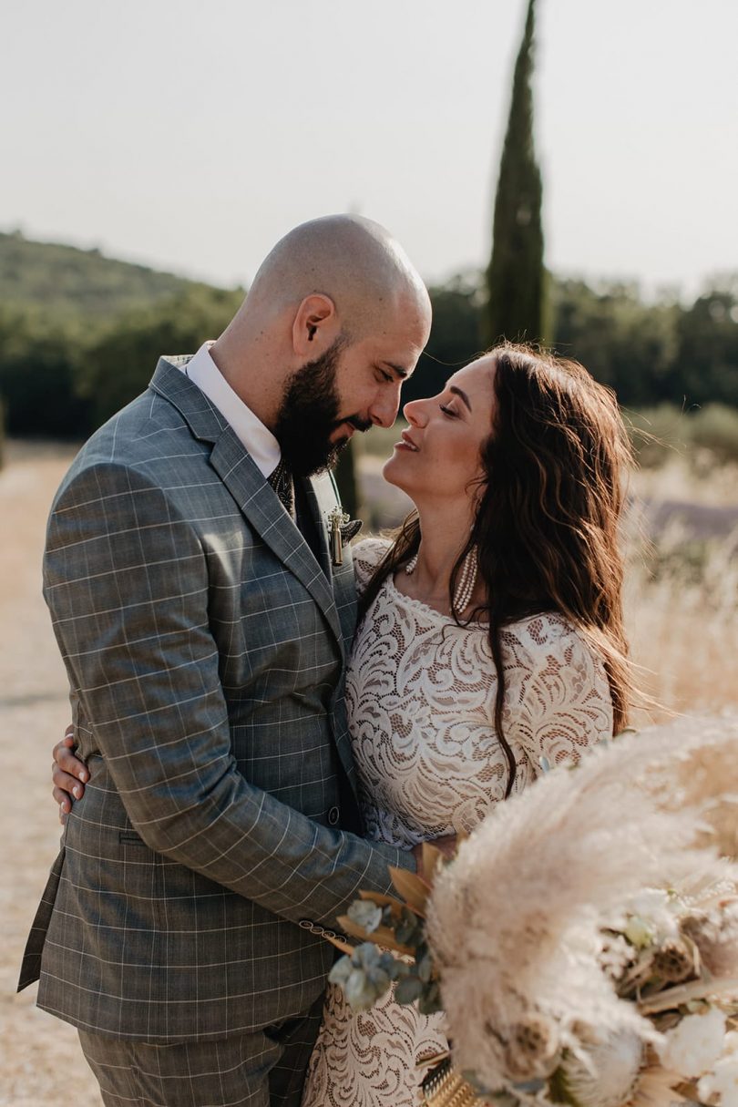 Un mariage au Domaine des Grillons en Provence - Photos : Alchemia Wedding - Blog mariage : La mariée aux pieds nus