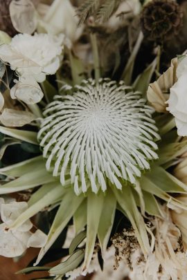 Un mariage bohème au Domaine des Grillons en Provence - Photos : Alchemia Wedding - Blog mariage : La mariée aux pieds nus