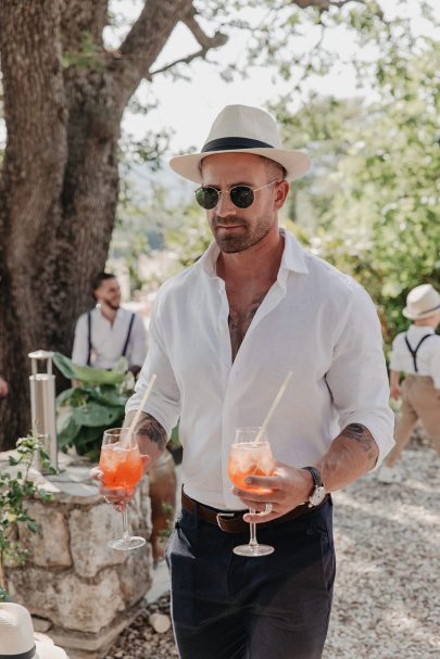 Un mariage bohème au Domaine des Grillons en Provence - Photos : Alchemia Wedding - Blog mariage : La mariée aux pieds nus