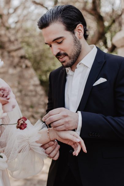 Un mariage au Domaine des Grillons en Provence - Photos : Alchemia Wedding - Blog mariage : La mariée aux pieds nus