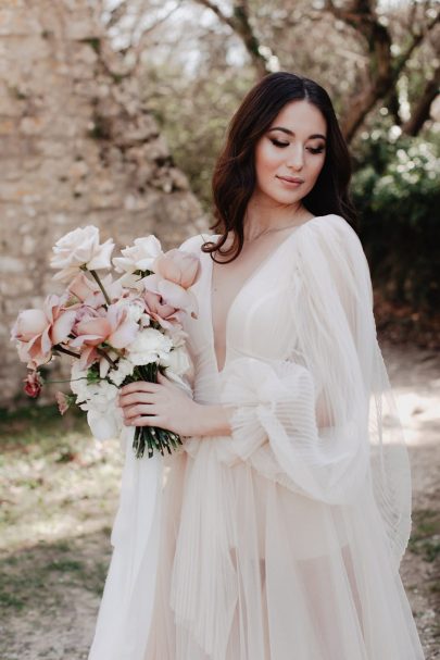 Un mariage au Domaine des Grillons en Provence - Photos : Alchemia Wedding - Blog mariage : La mariée aux pieds nus