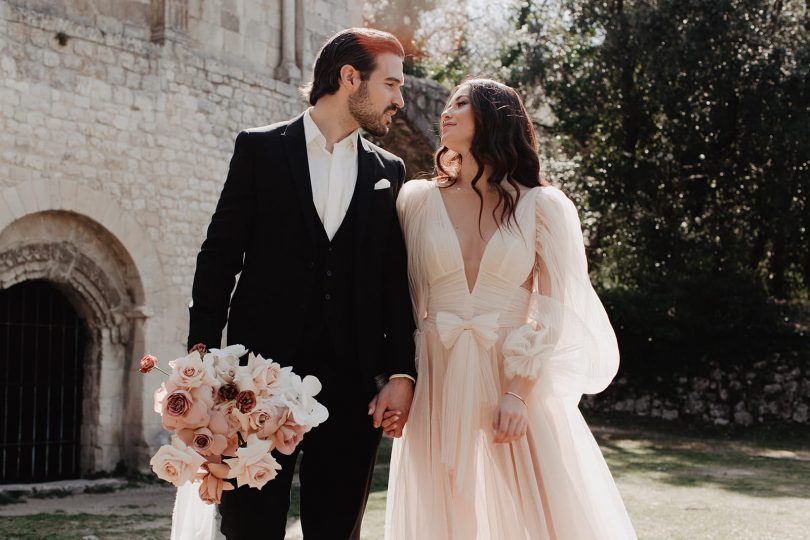 Un mariage au Domaine des Grillons en Provence - Photos : Alchemia Wedding - Blog mariage : La mariée aux pieds nus