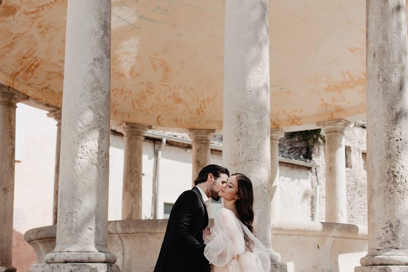 Un mariage au Domaine des Grillons en Provence - Photos : Alchemia Wedding - Blog mariage : La mariée aux pieds nus