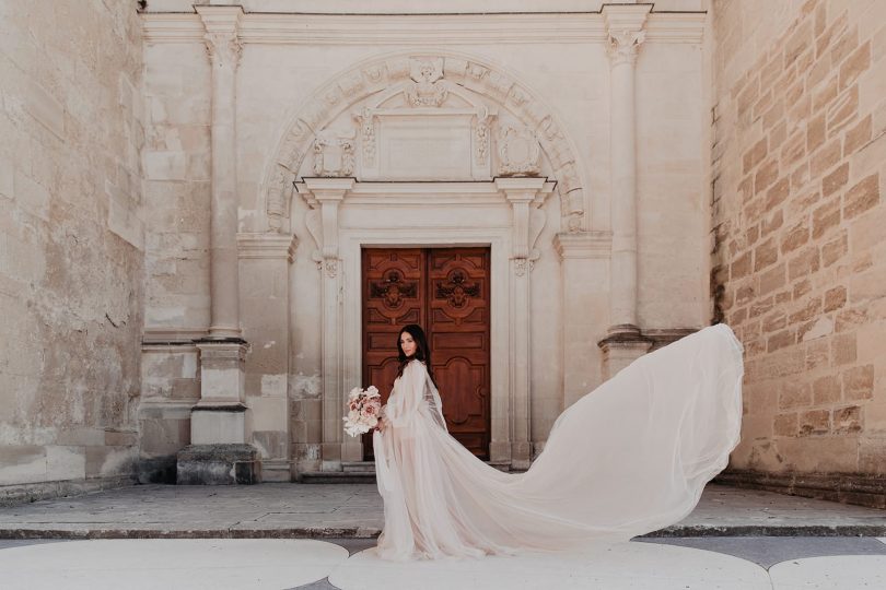 Un mariage au Domaine des Grillons en Provence - Photos : Alchemia Wedding - Blog mariage : La mariée aux pieds nus