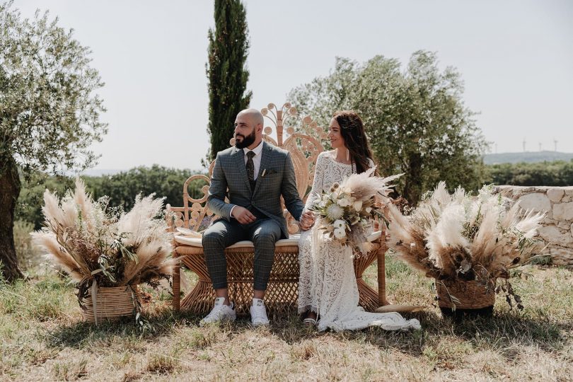 Un mariage bohème au Domaine des Grillons en Provence - Photos : Alchemia Wedding - Blog mariage : La mariée aux pieds nus