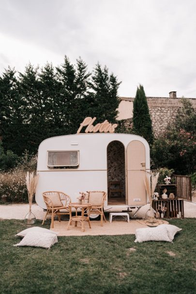 Un mariage au Domaine du Petit Roulet en Provence - Photos : Delphine Closse - Bog mariage : La mariée aux pieds nus