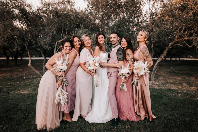 Un mariage au Domaine du Petit Roulet en Provence - Photos : Delphine Closse - Bog mariage : La mariée aux pieds nus