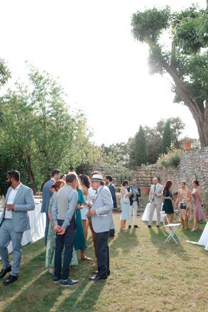 Un mariage au Domaine du Rey dans le Gard - Photos : Pinewood Weddings - Blog mariage : La mariée aux pieds nus