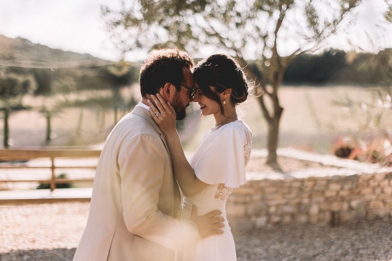 Un mariage au Domaine Le Grand Belly dans le Gard - Photos : Les Bandits - Blog mariage : La mariée aux pieds nus